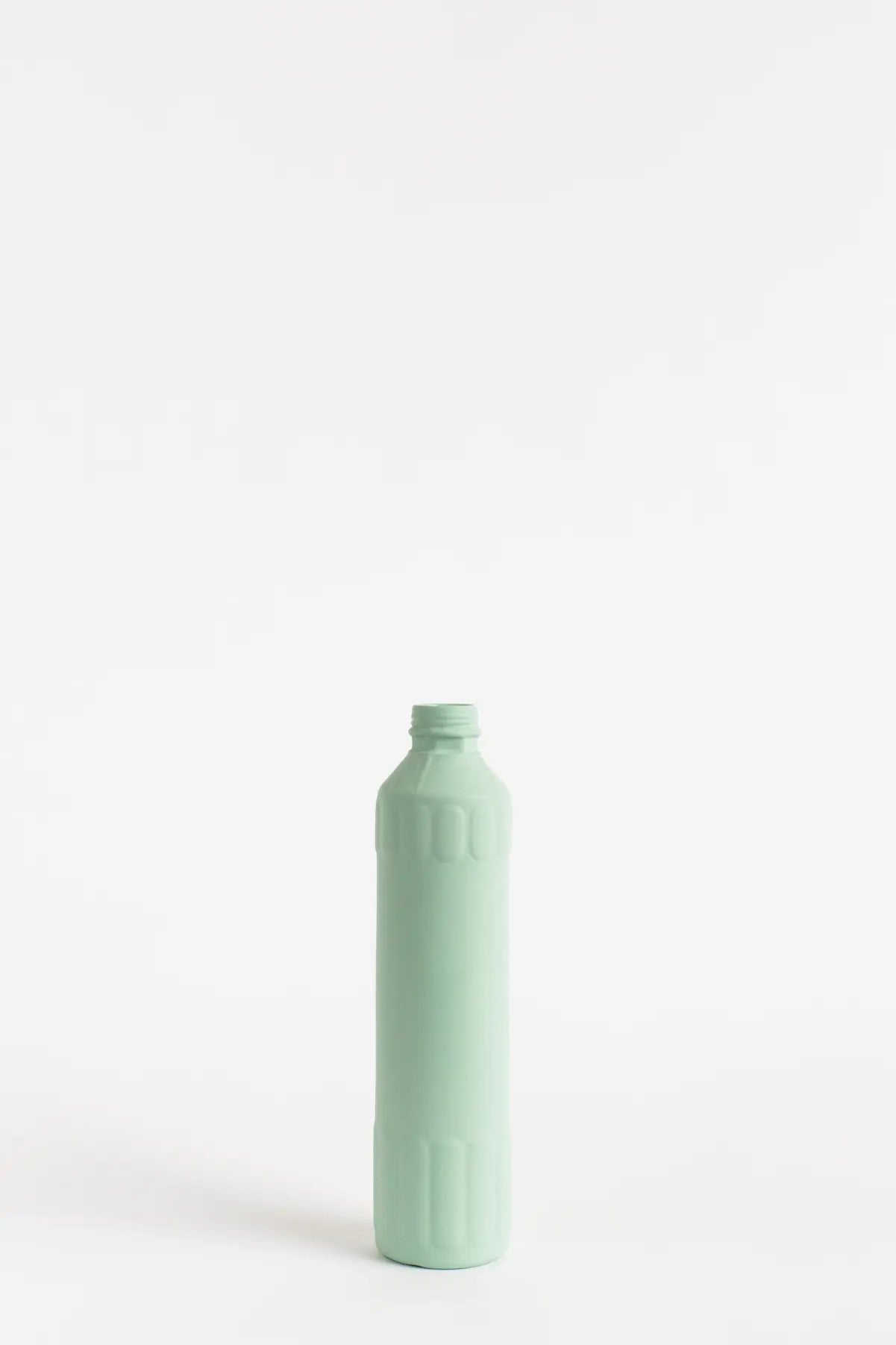Portellan Bottle Vase #26 in mint von Foekje Fleur bei Frau Rabe im Concept Store Die Halle in Tübingen