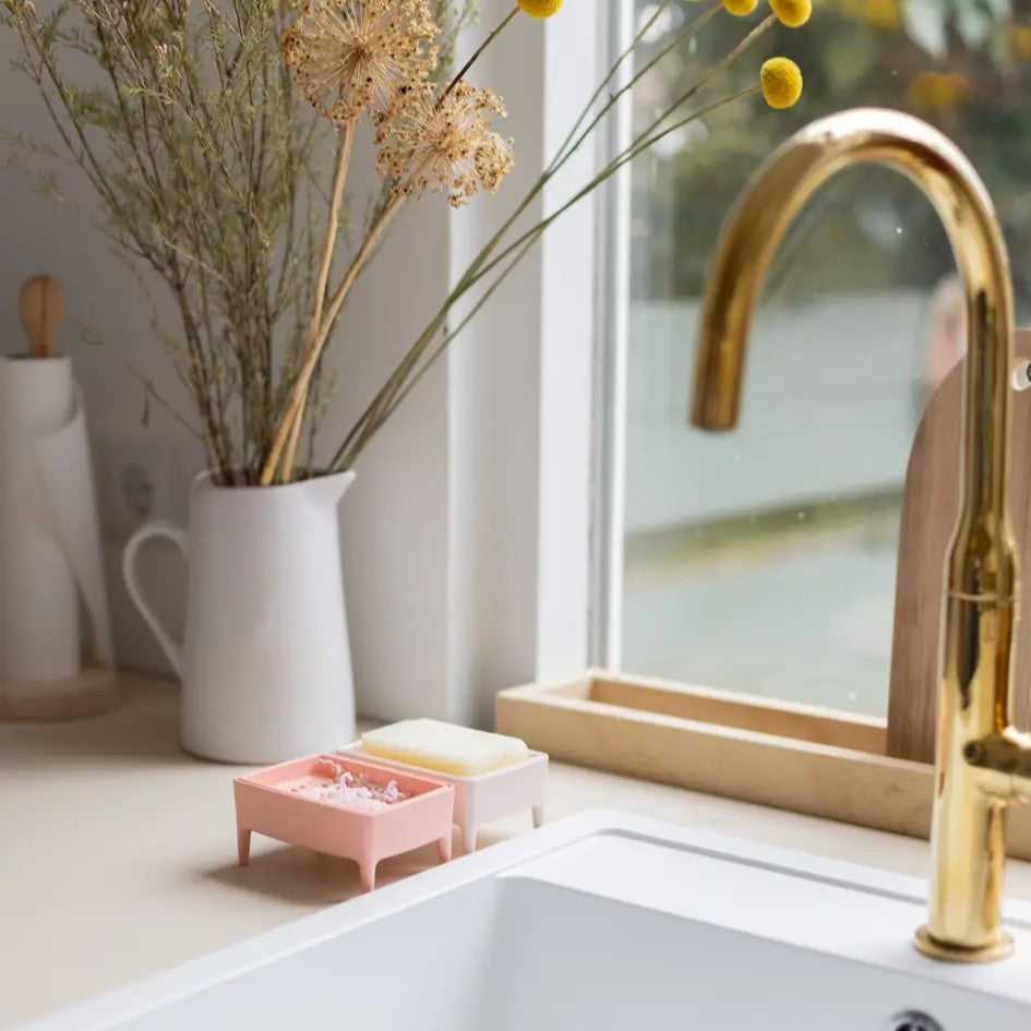 Seifenablage Bubble Buddy in Powder Pink von foekje fleur bei Frau Rabe im Concept Store Die Halle