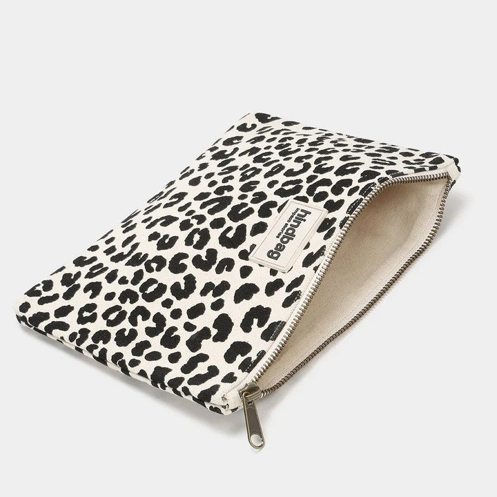 Beutel Ema mit Leopard Muster in Naturweiß von Hindbag bei Frau Rabe im Concept Store Die Halle