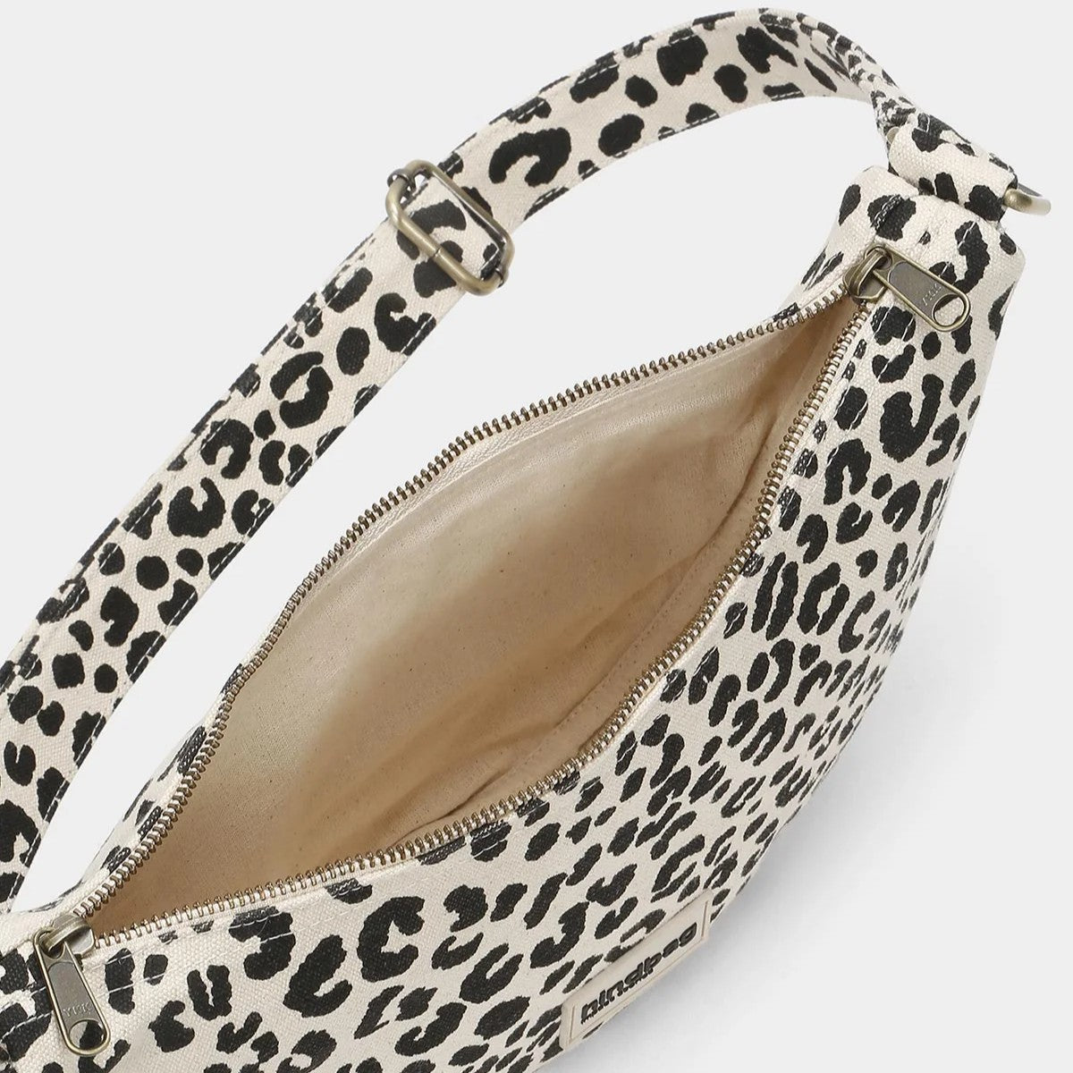 Gürteltasche Andrea mit Leopard Muster in Naturweiß von Hindbag bei Frau Rabe im Concept Store Die Halle
