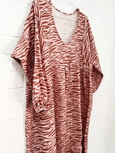 Lade das Bild in den Galerie-Viewer, FRAU RABE Damen Midi Kleid Leo Musselin ZEBRA nude/taupe
