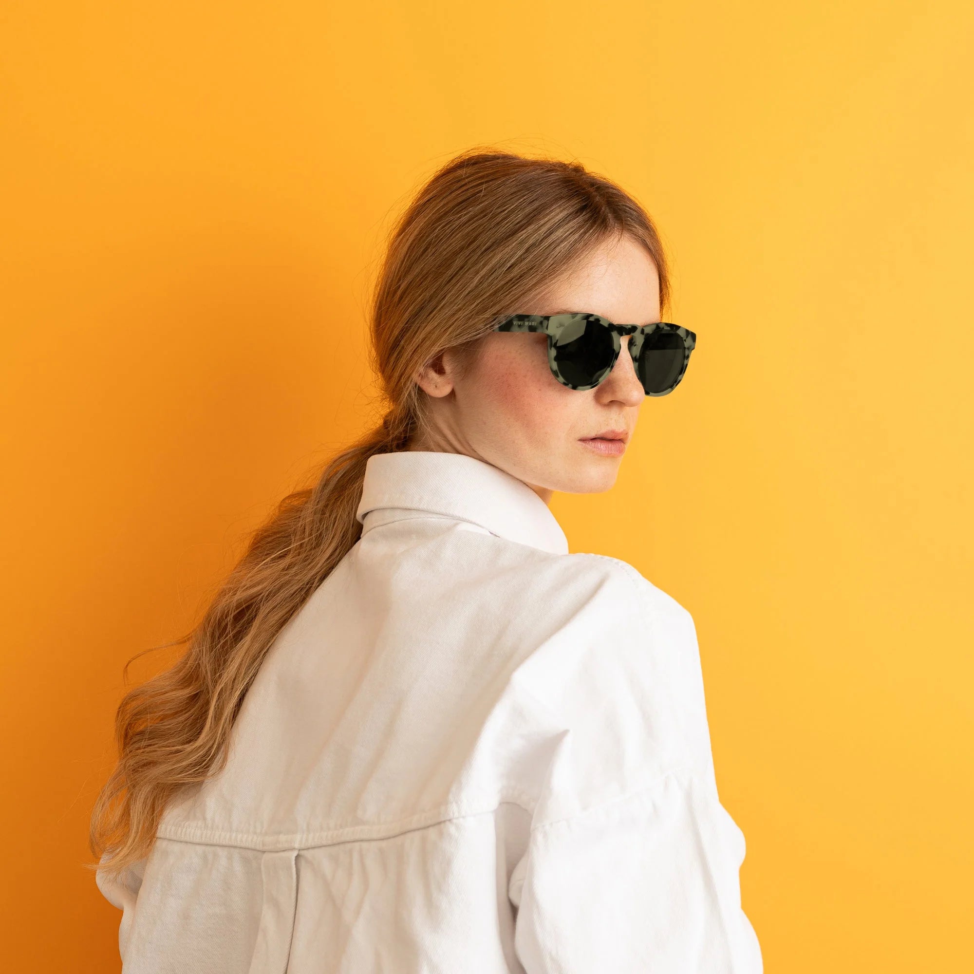 Sonnenbrille Kiss the Sun | leo black/olive
