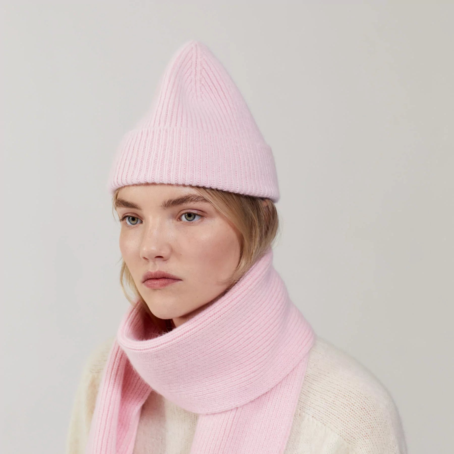 Beanie in der Farbe Blush von Le Bonnet bei Frau Rabe im Concept Store Die Halle
