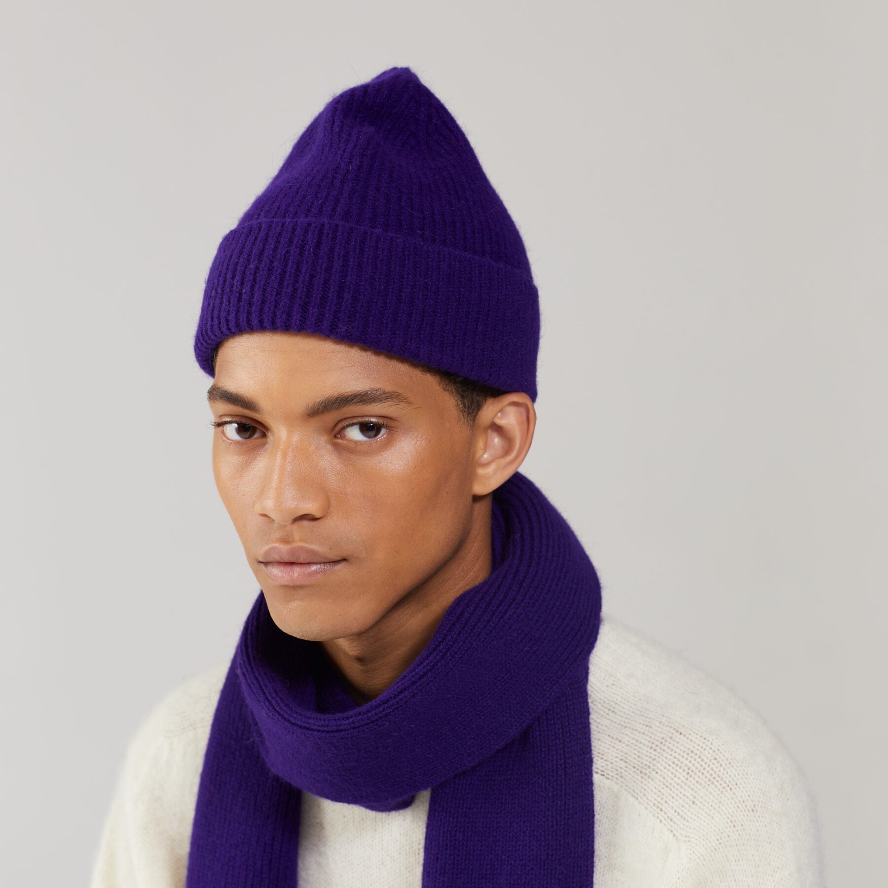 Beanie in der Farbe Indigo von Le Bonnet bei Frau Rabe im Concept Store Die Halle