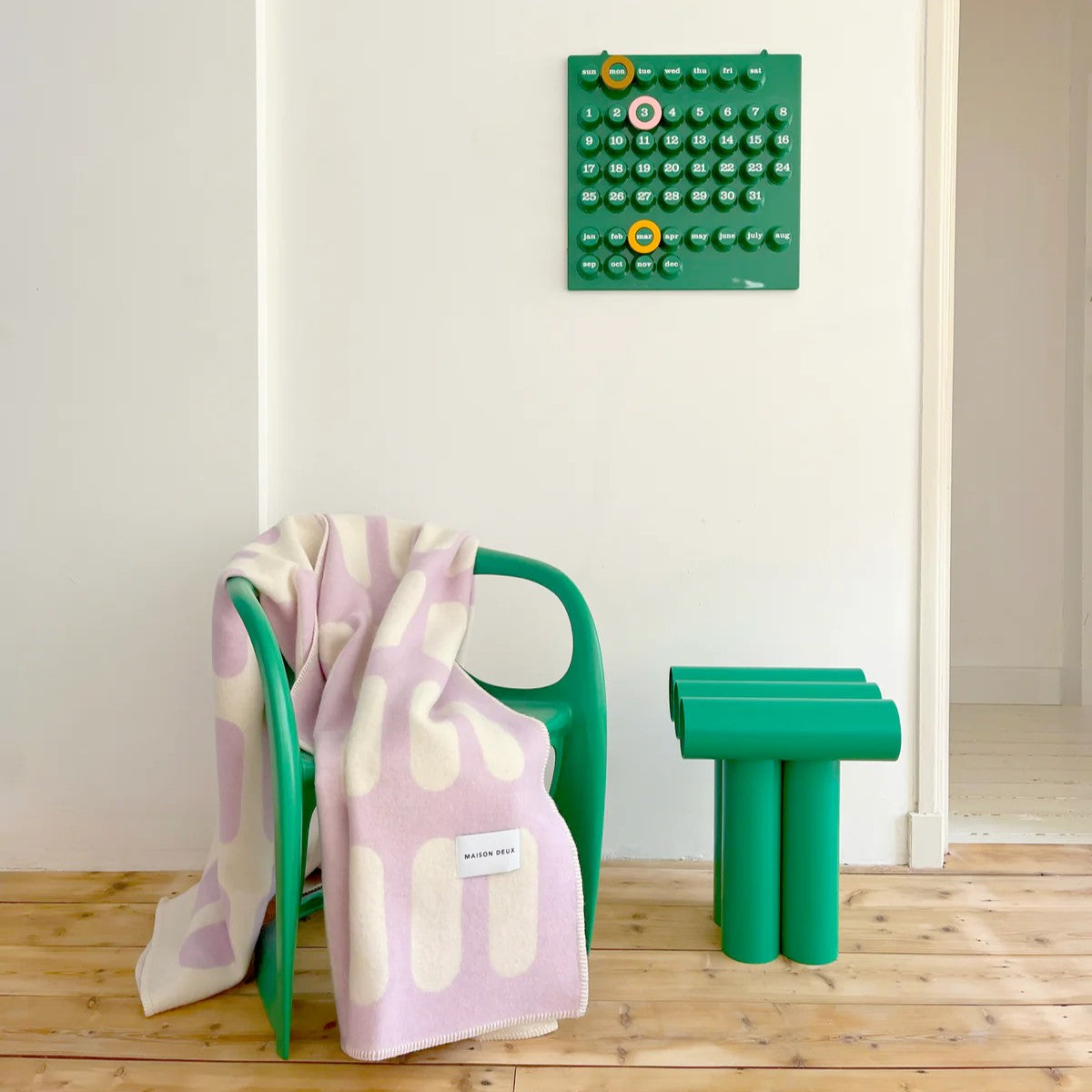 Wolldecke Chill Pill Blanket in der Farbe Lilac von Maison Deux bei Frau Rabe im Concept Store Die Halle