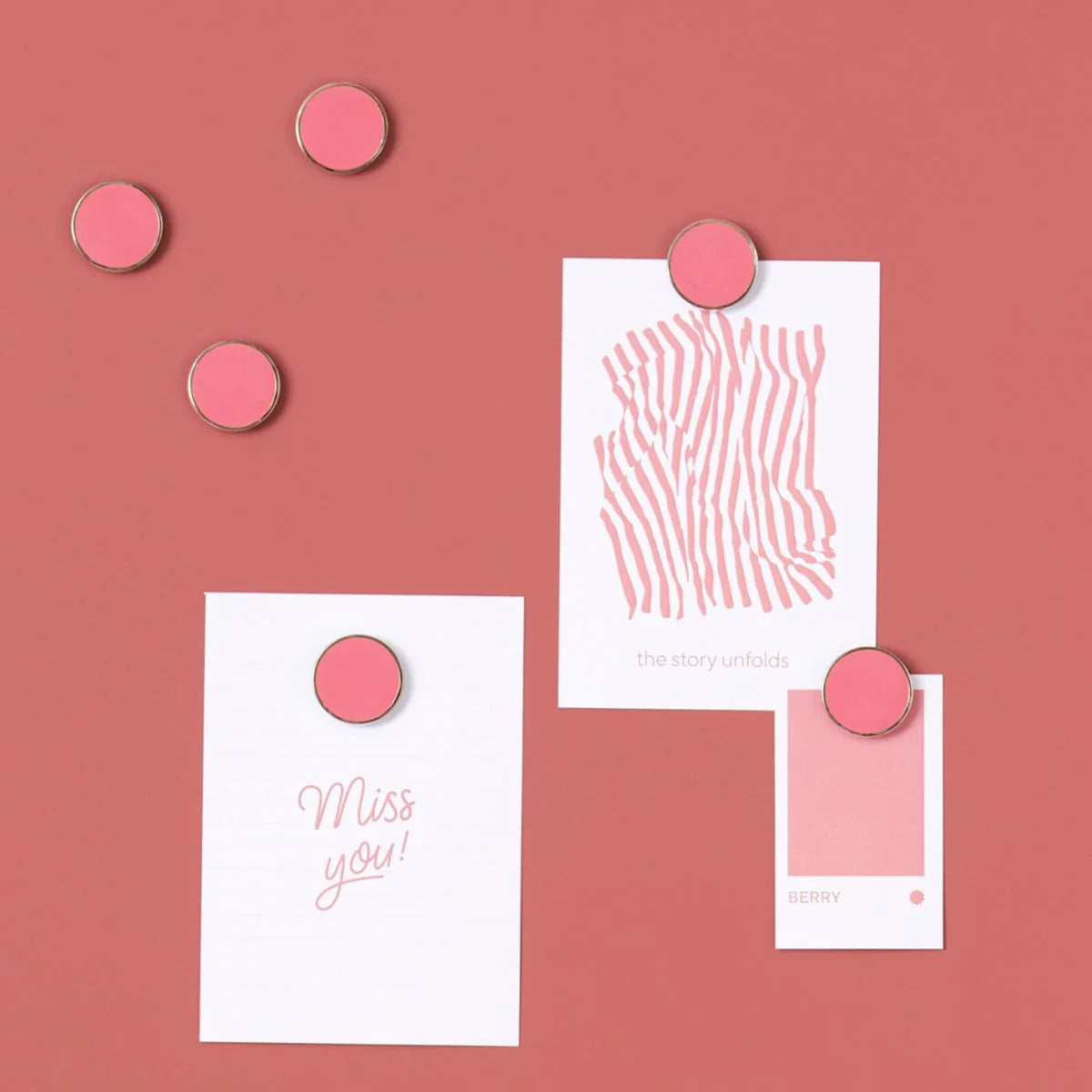 Magnet-Set The Buttons in berry von Mustard Made bei Frau Rabe im Concept Store Die Halle