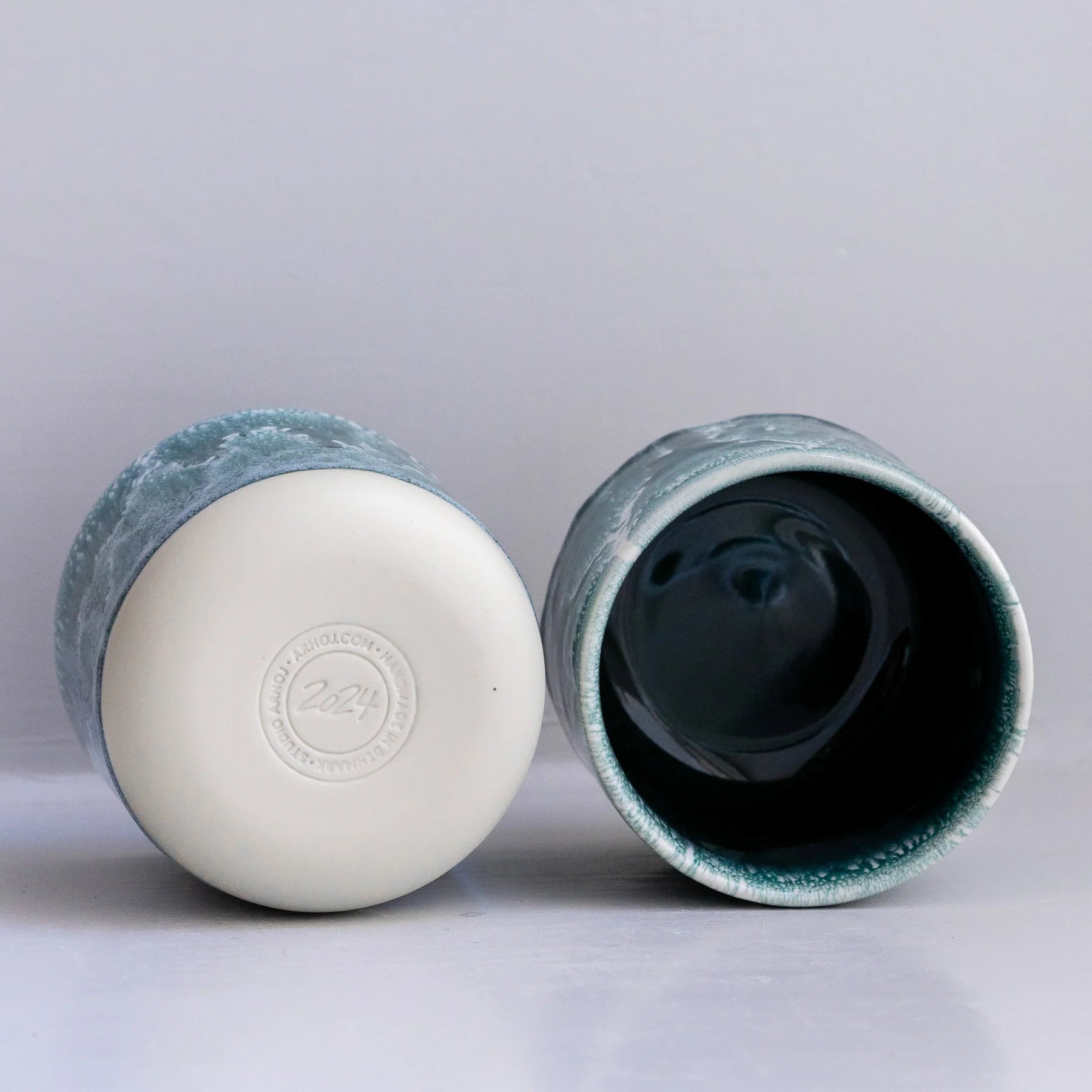 Quench Cup von Studio Arhoj in der Farbe Andromeda Green bei Frau Rabe im Concept Store Die Halle