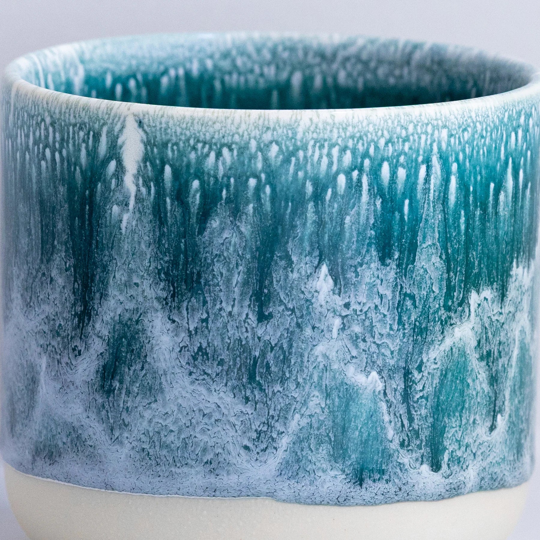 Quench Cup von Studio Arhoj in der Farbe Andromeda Green bei Frau Rabe im Concept Store Die Halle