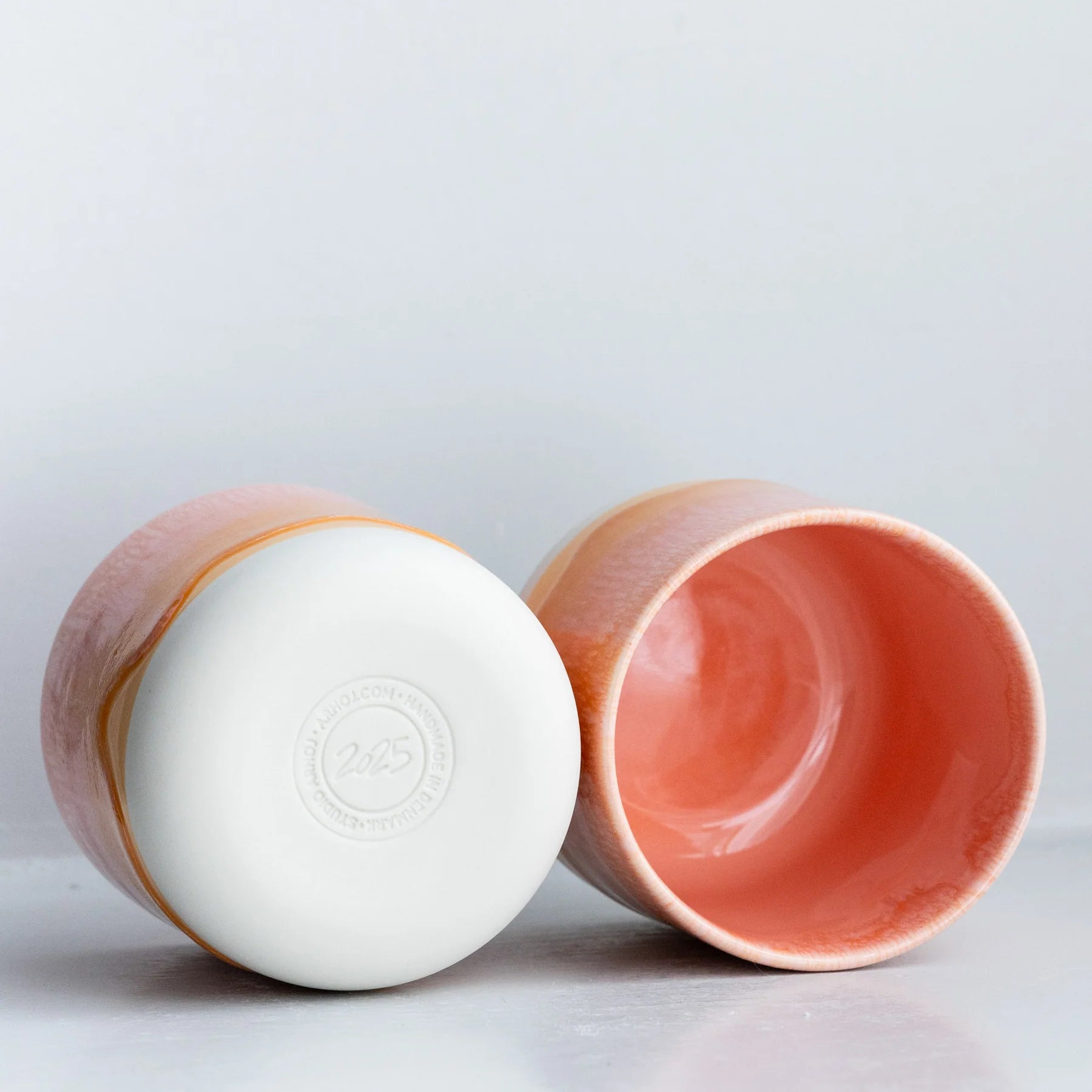 Quench Cup von Studio Arhoj in der Farbe Mandarin bei Frau Rabe im Concept Store Die Halle