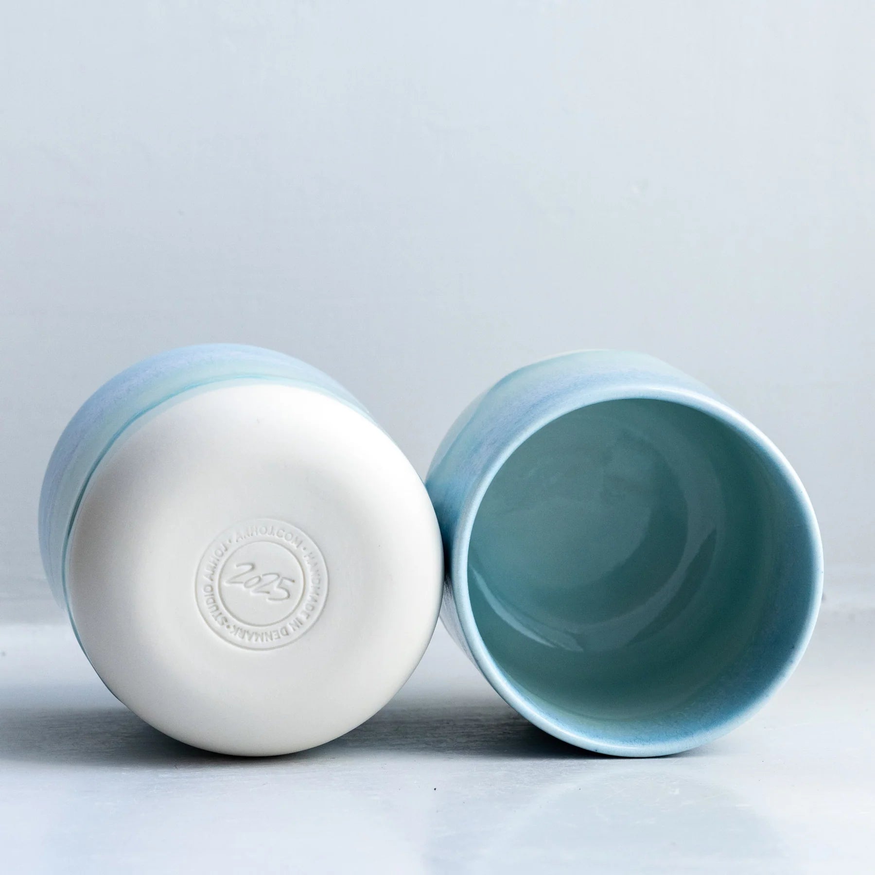 Quench Cup von Studio Arhoj in der Farbe Pacifica bei Frau Rabe im Concept Store Die Halle
