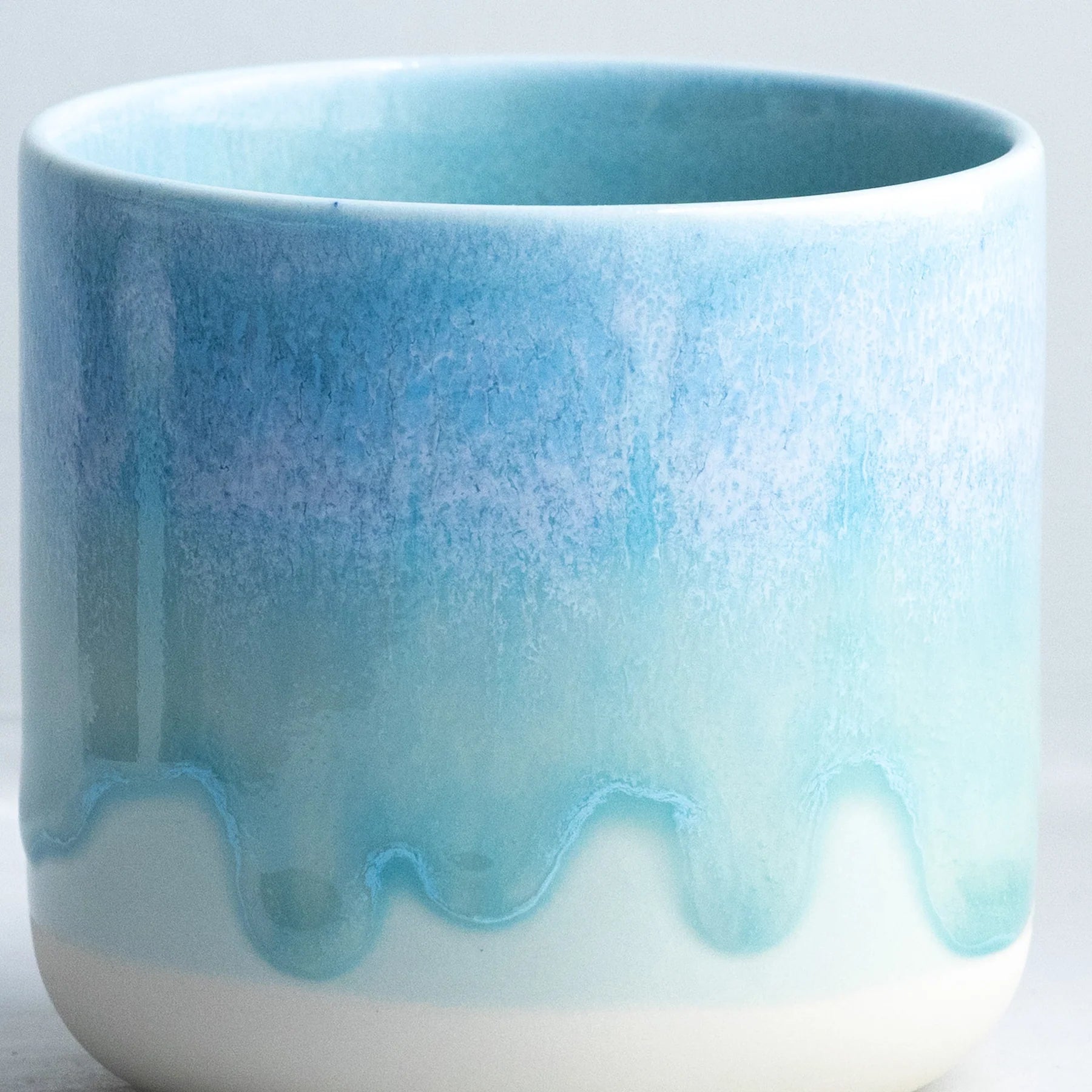 Quench Cup von Studio Arhoj in der Farbe Pacifica bei Frau Rabe im Concept Store Die Halle