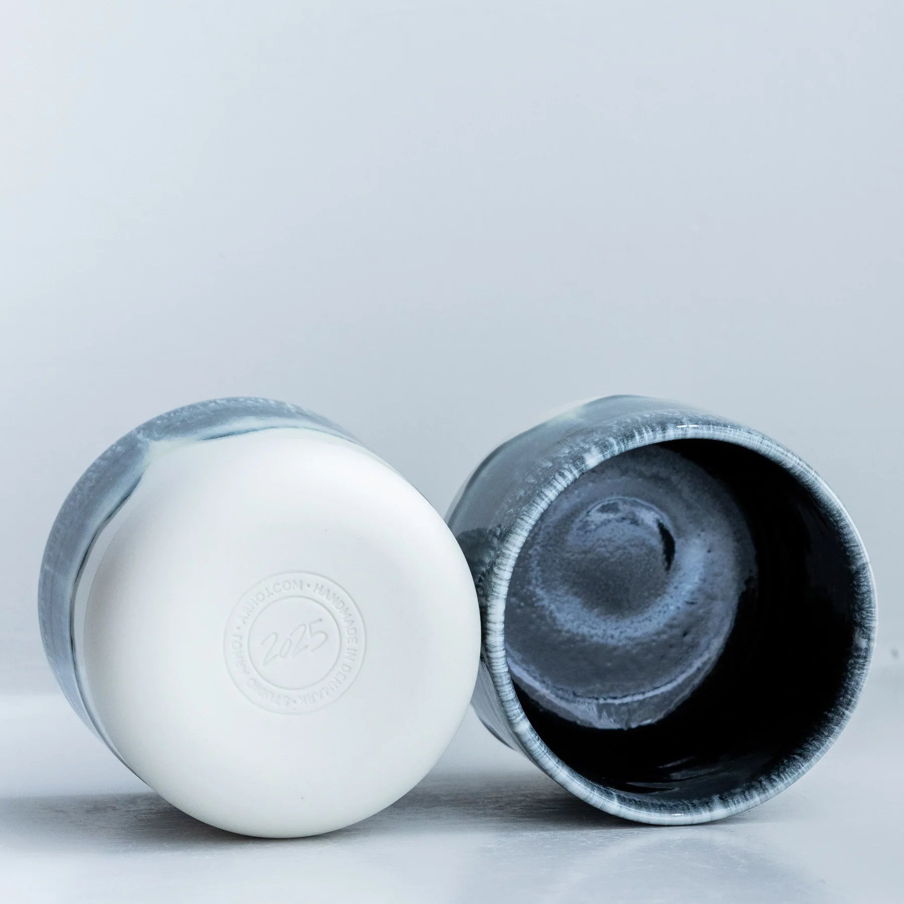 Quench Cup von Studio Arhoj in der Farbe Stargazer bei Frau Rabe im Concept Store Die Halle