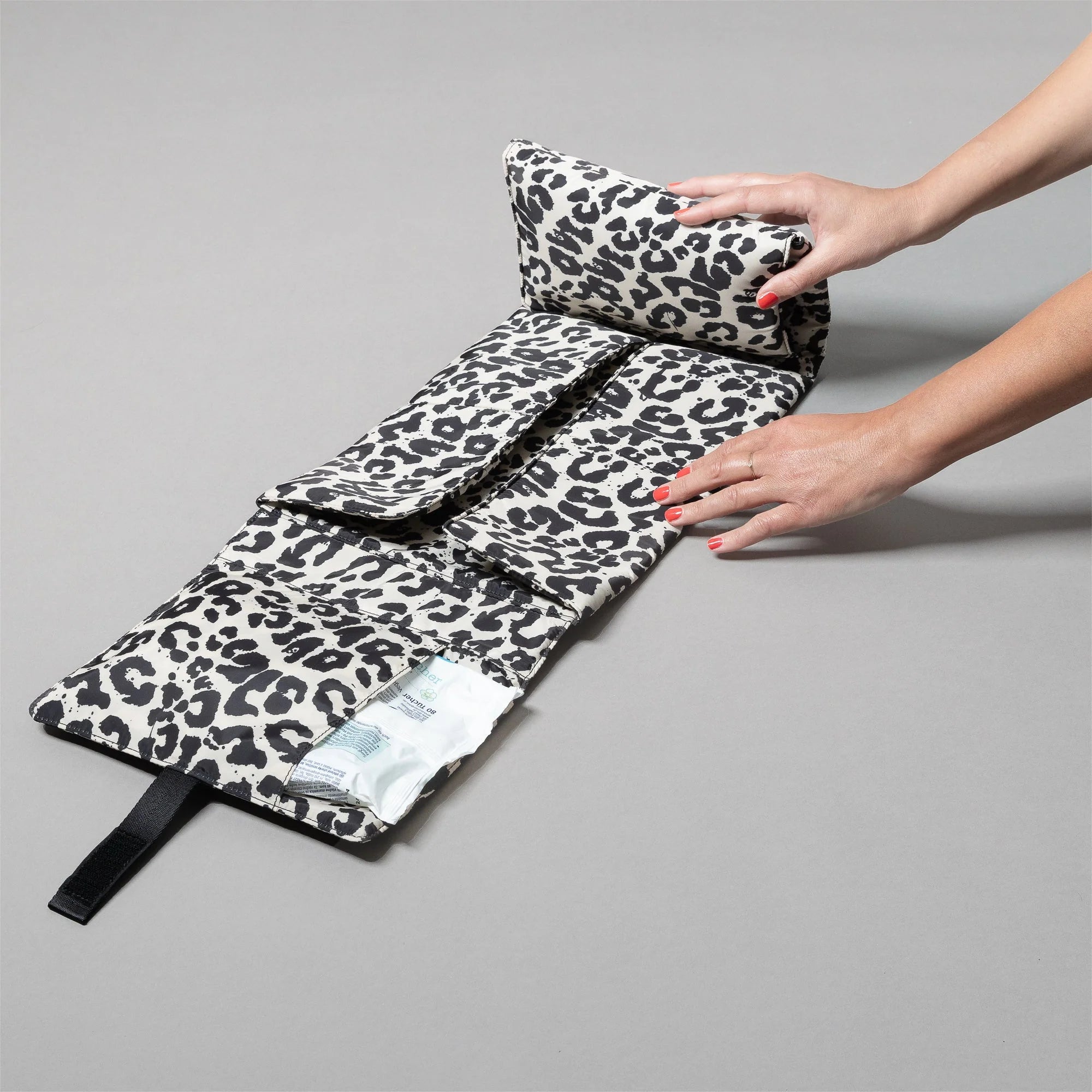 Baby Wickelmatte  | Leo Splashes Leo Black/Sand