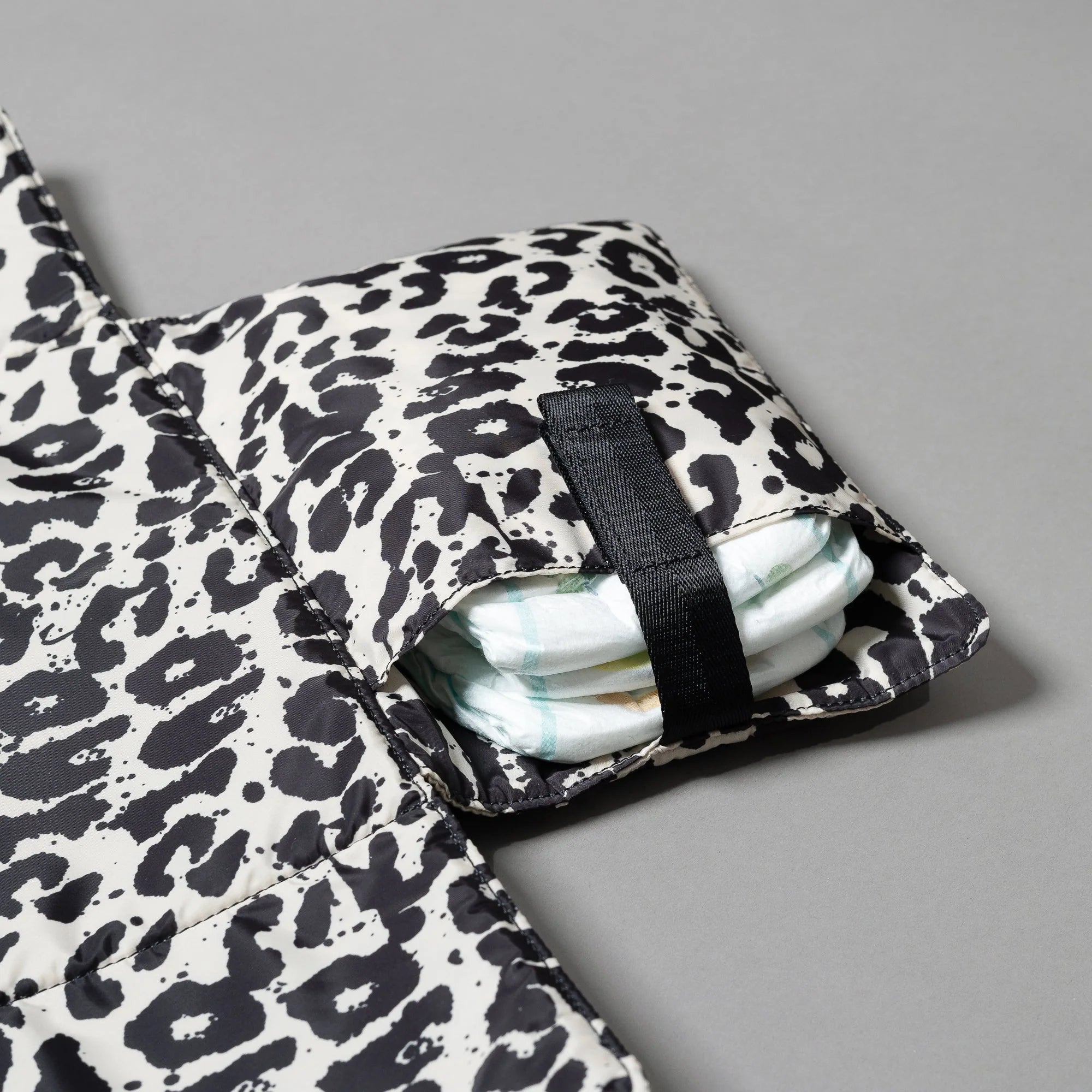 Baby Wickelmatte  | Leo Splashes Leo Black/Sand