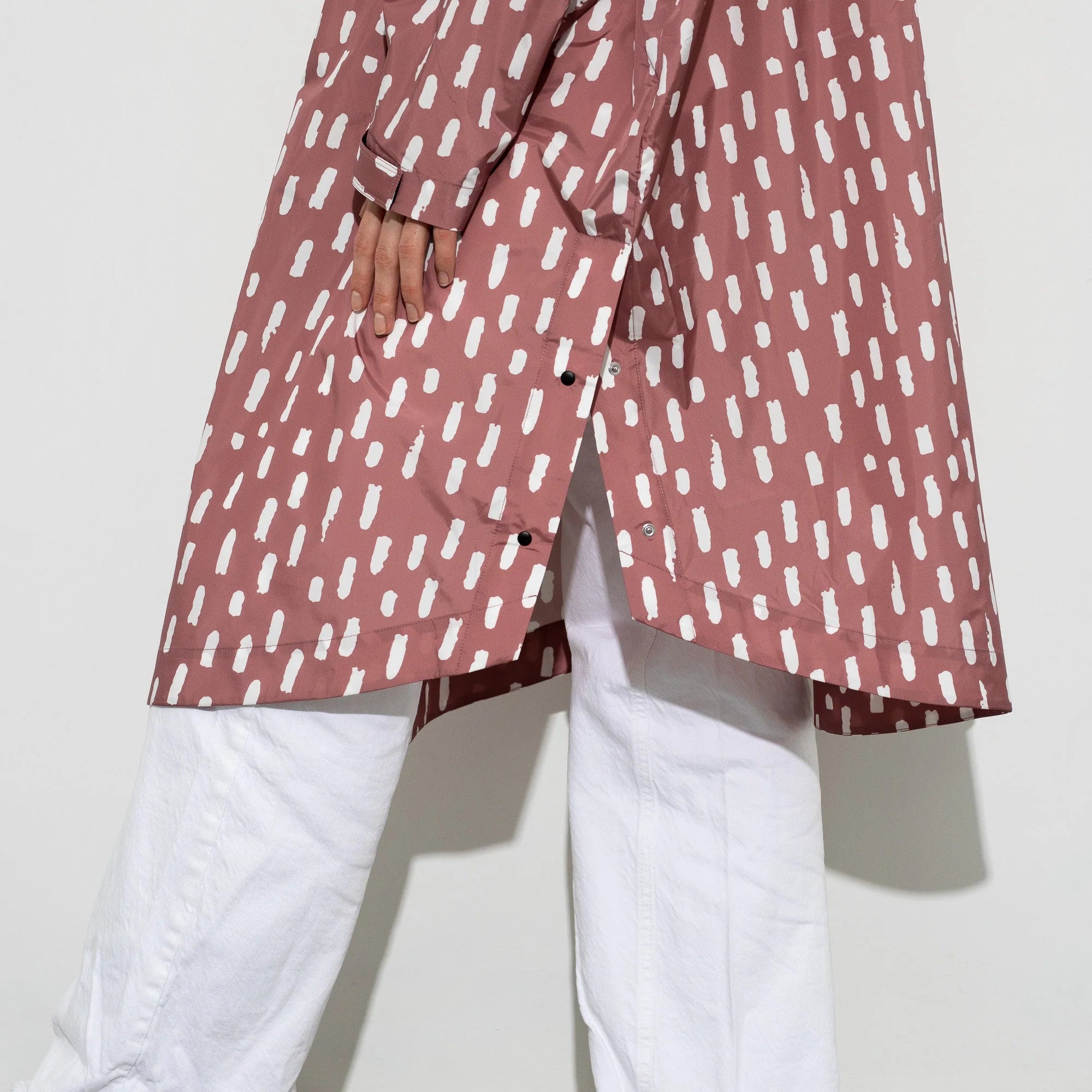 Regenponcho Drops in der Farbe Mauve / White von Vivi Mari bei Frau Rabe