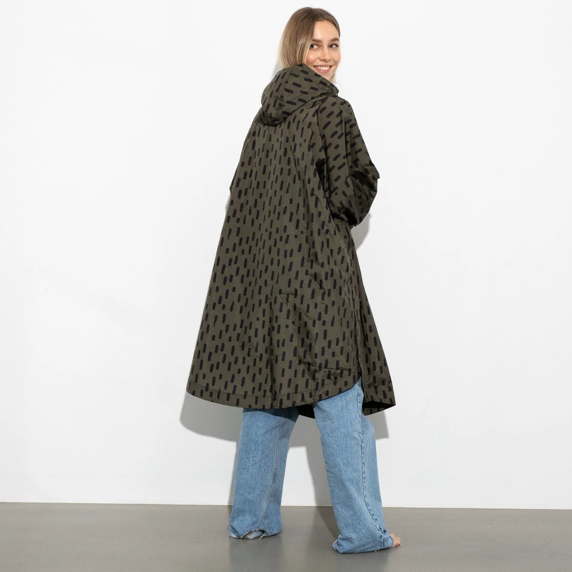 Regenponcho Drops in der Farbe olive / black von Vivi Mari bei Frau Rabe