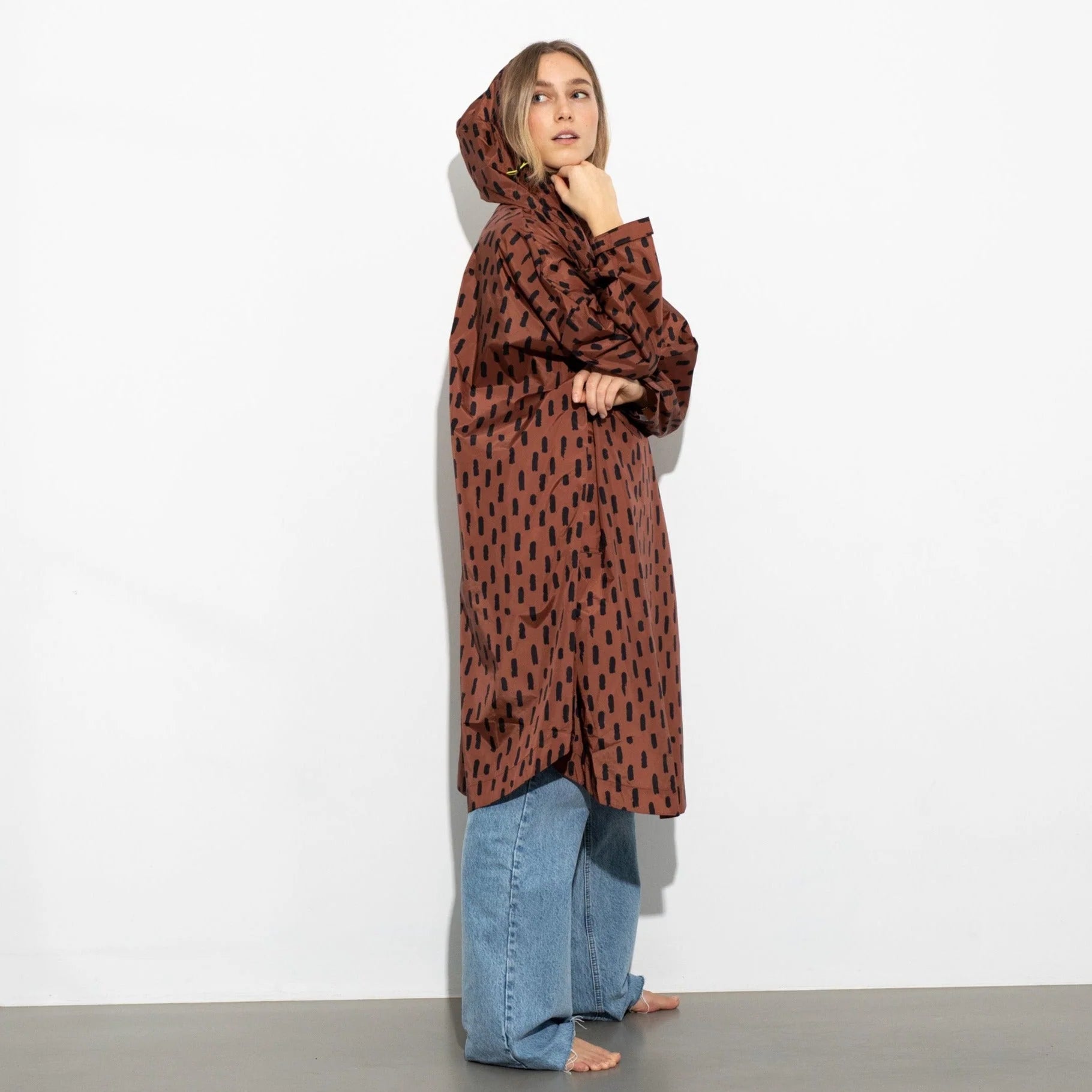 Regenponcho Drops in der Farbe rust / black von Vivi Mari bei Frau Rabe