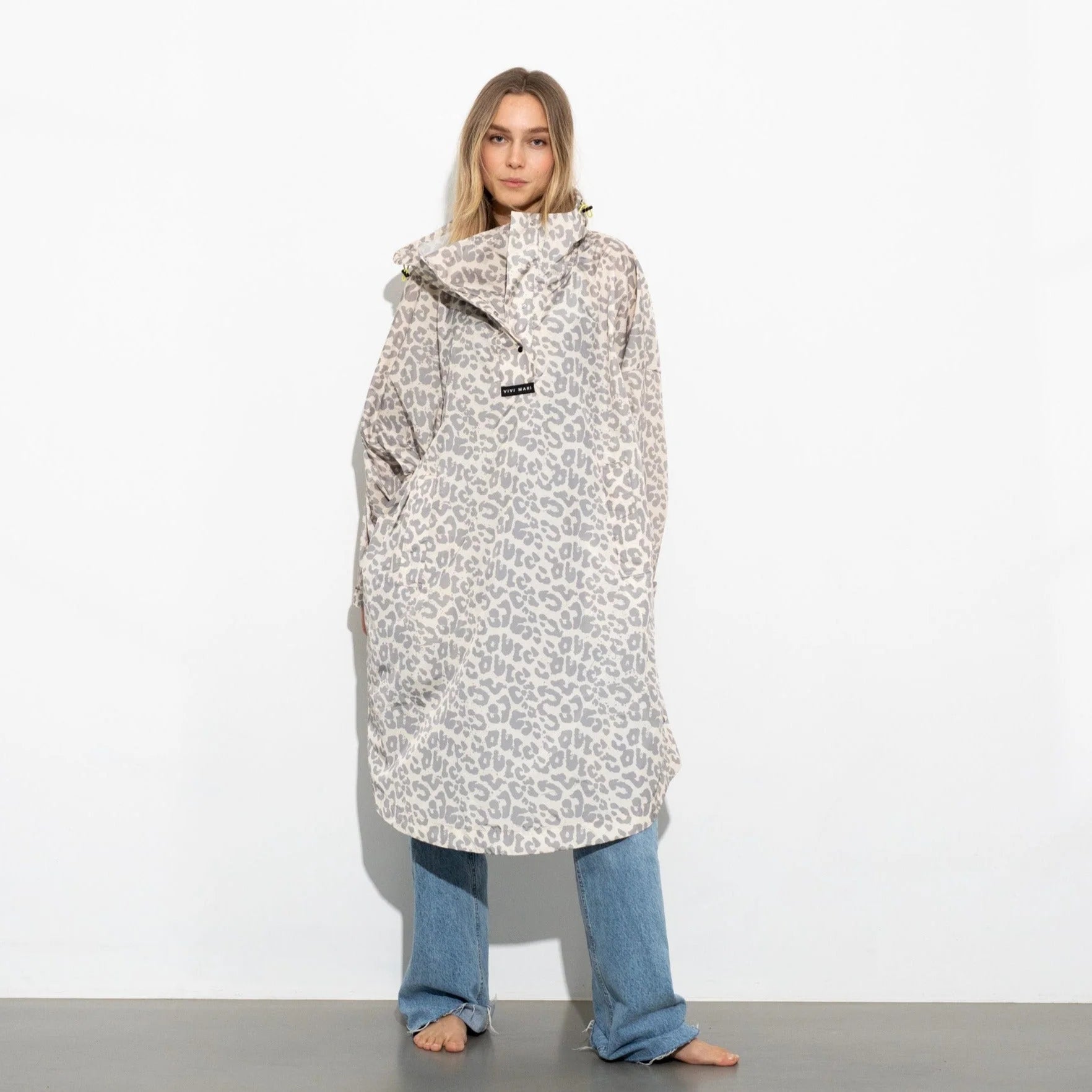 Regenponcho Leo Splashes in der Farbe grey / sand von Vivi Mari bei Frau Rabe