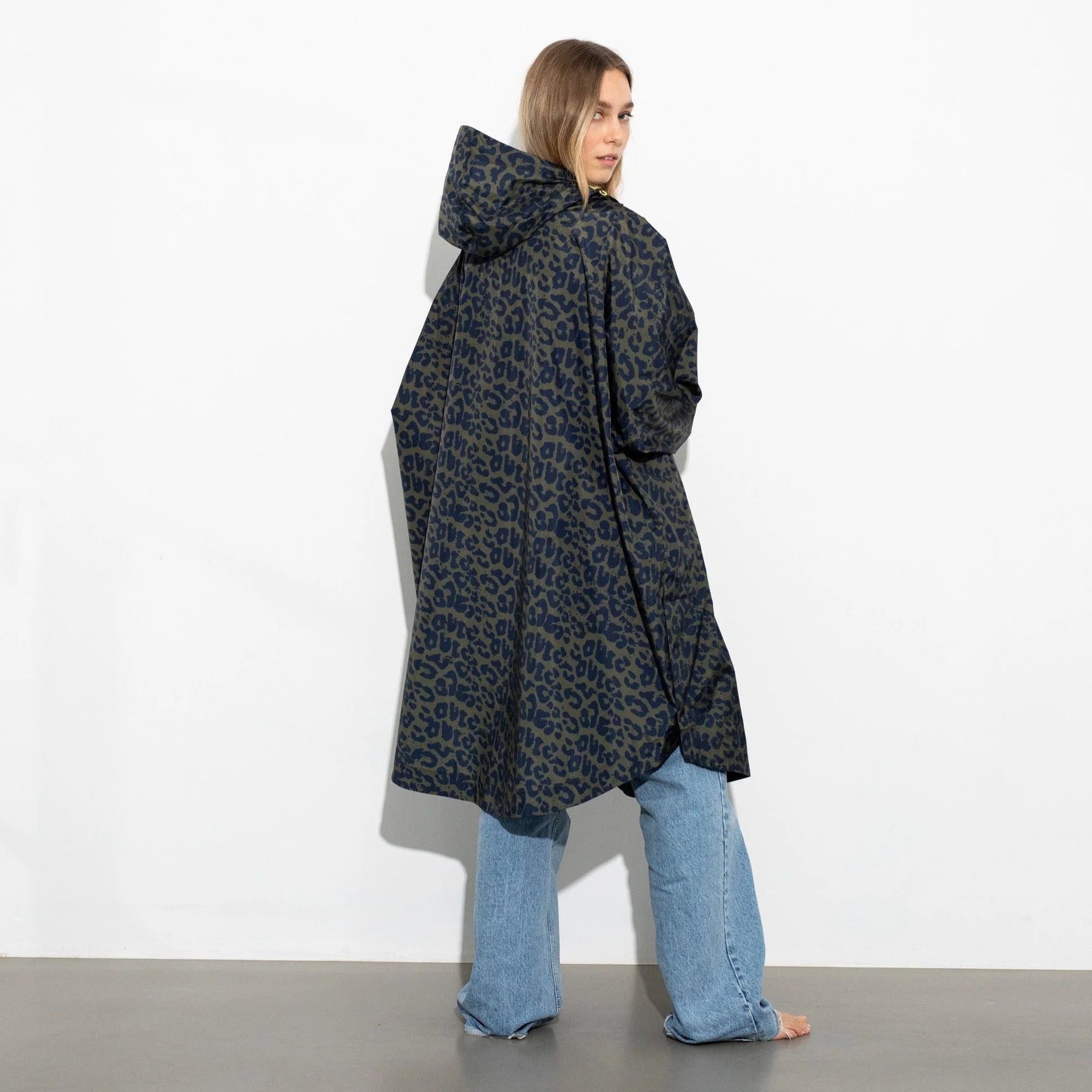 Regenponcho Leo Splashes in der Farbe Navy / olive von Vivi Mari bei Frau Rabe