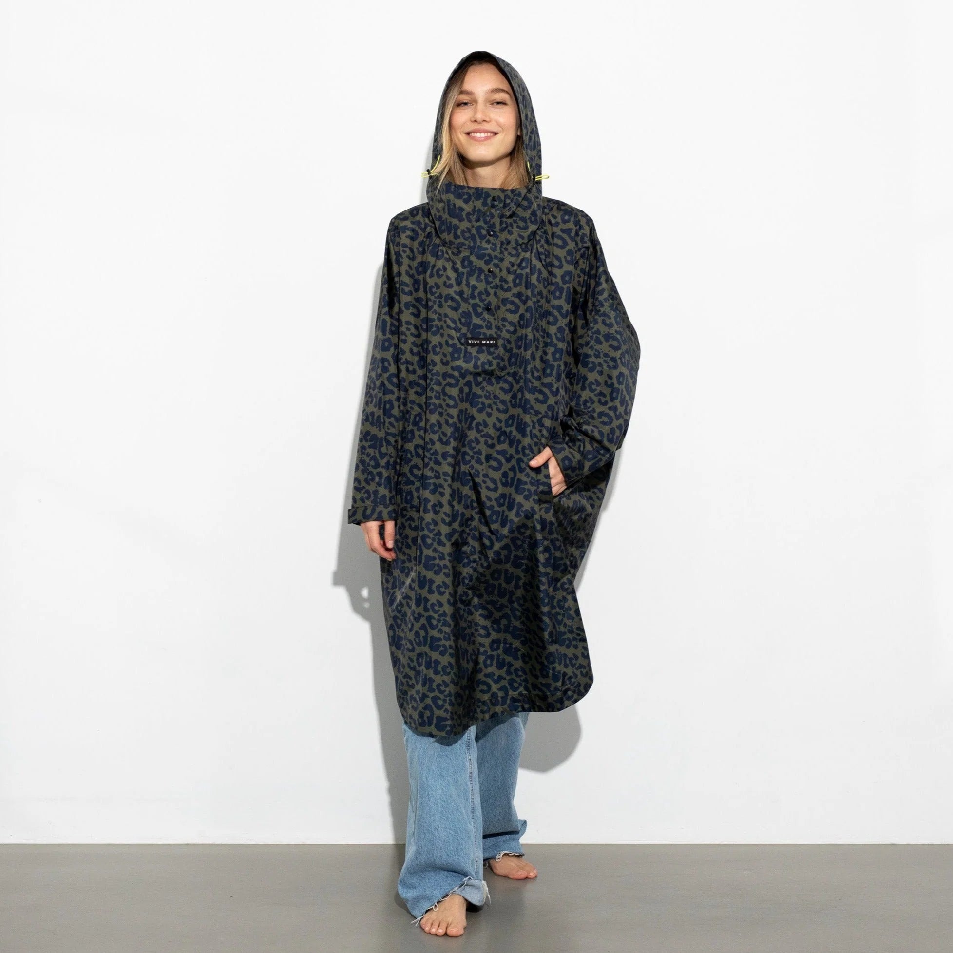 Regenponcho Leo Splashes in der Farbe Navy / olive von Vivi Mari bei Frau Rabe