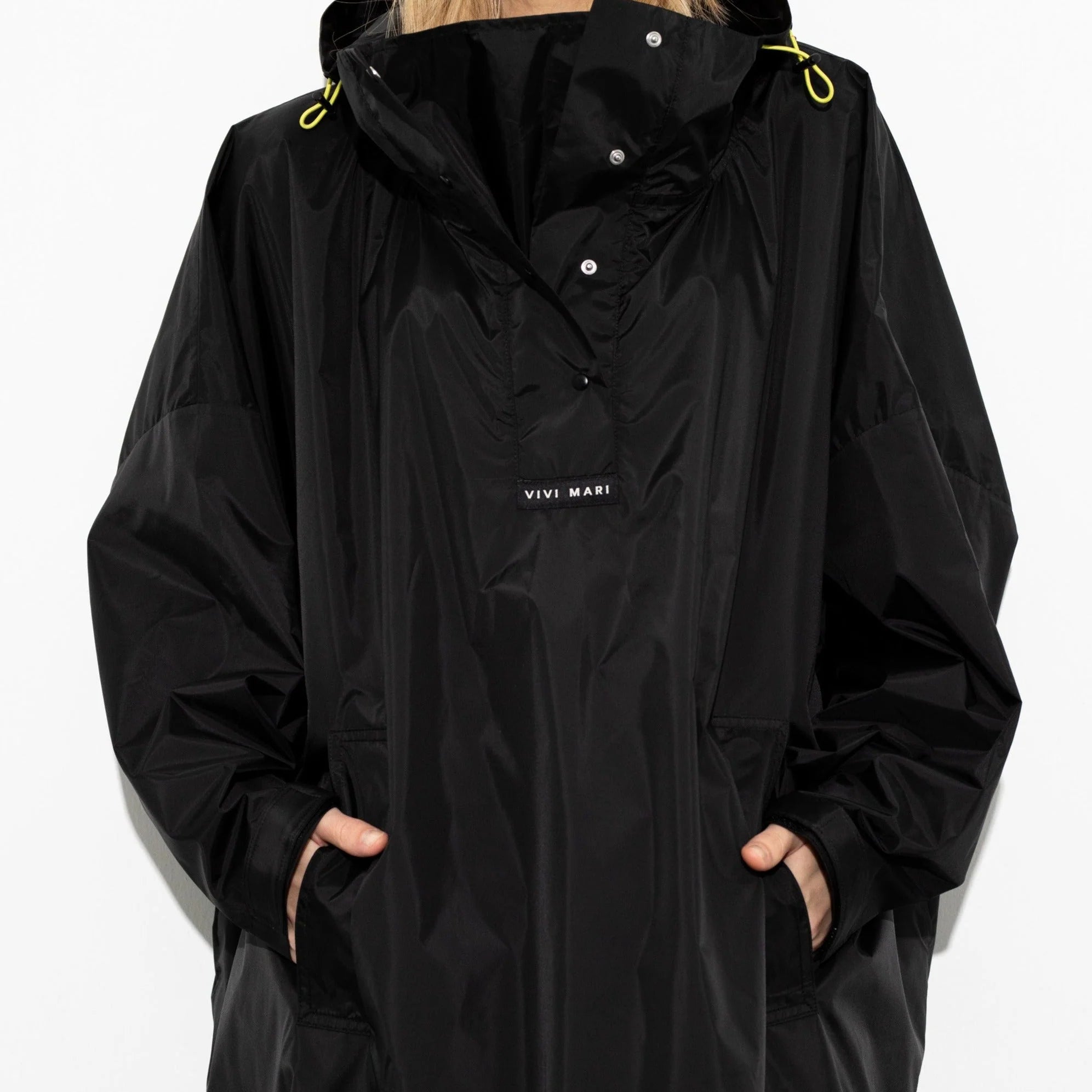 Regenponcho Uni in der Farbe black von Vivi Mari bei Frau Rabe