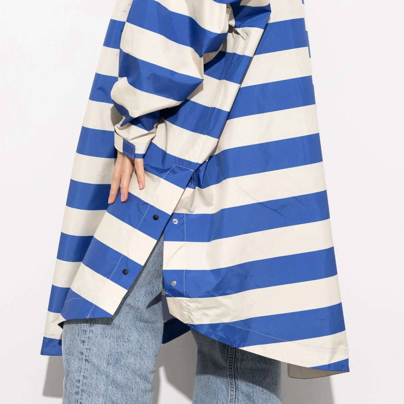 Regenponcho Bold Stripes | blue/sand