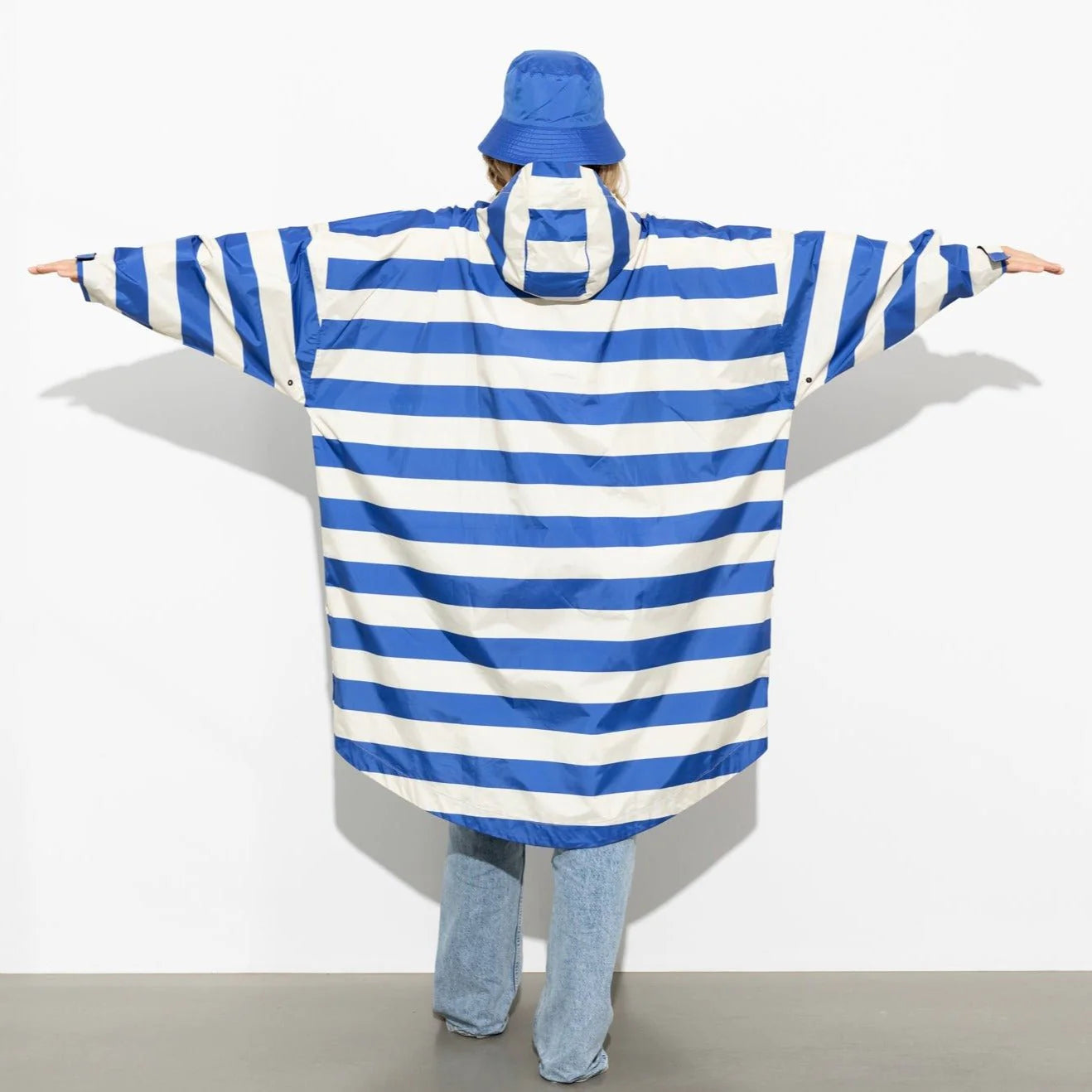 Regenponcho Bold Stripes | blue/sand