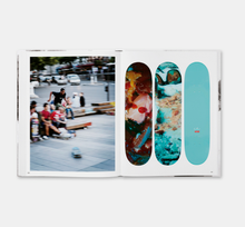 Lade das Bild in den Galerie-Viewer, Buch | Supreme
