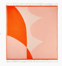 Lade das Bild in den Galerie-Viewer, Kuscheldecke Decke aus Merinowolle Shapes | Rot

