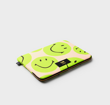 Lade das Bild in den Galerie-Viewer, WOUF Laptop Hülle Sleeve Tasche | Smiley
